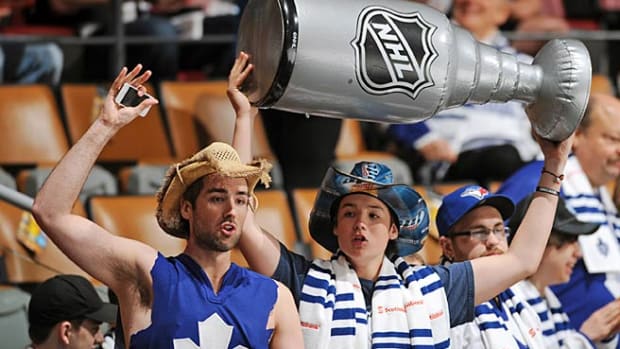 130726171412-maple-leafs-fans-single-image-cut.jpg